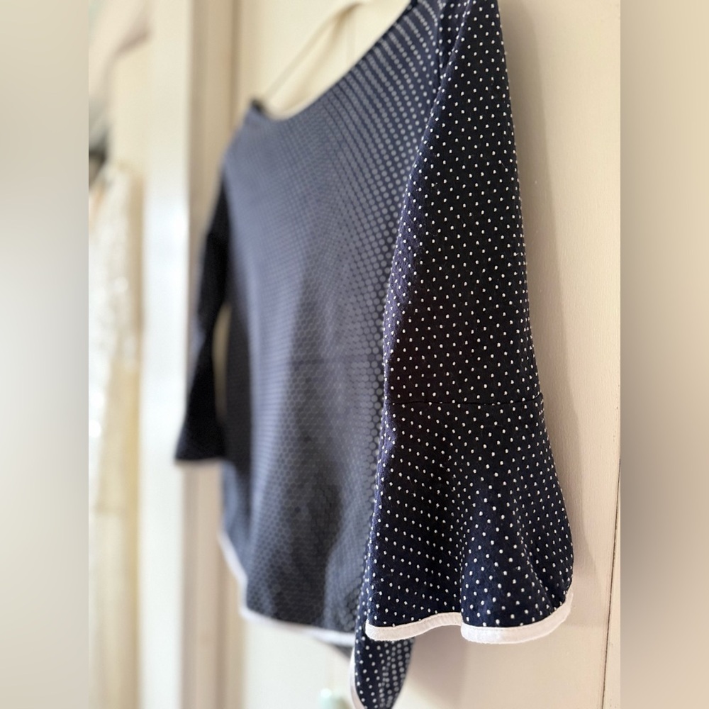 Green Envelope Navy and White Polka Dot Top w 3/4 Bell Sleeves Size M - Picture 5 of 11